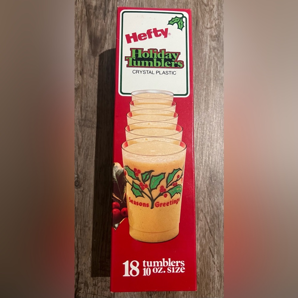 Vintage Christmas Holiday Tumblers Hefty Crystal Plastic 18 Count NOS Holly Cups